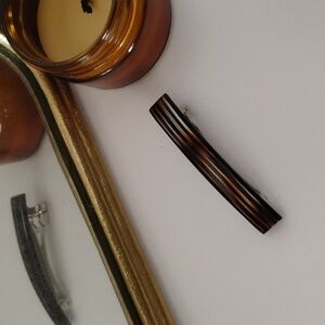 3/$5 patterned hair clip. 🤎